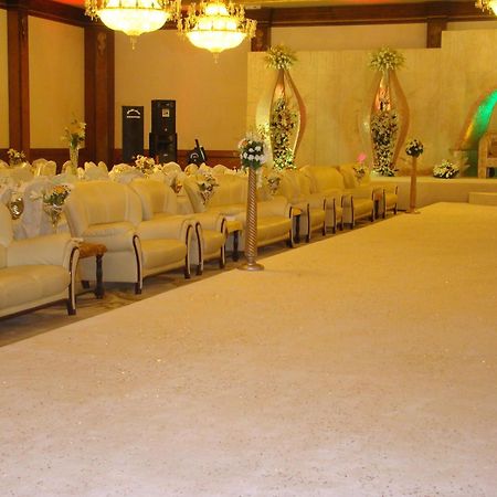 The Convention Center & Royal Suites Hotel Kuwait City Exteriör bild