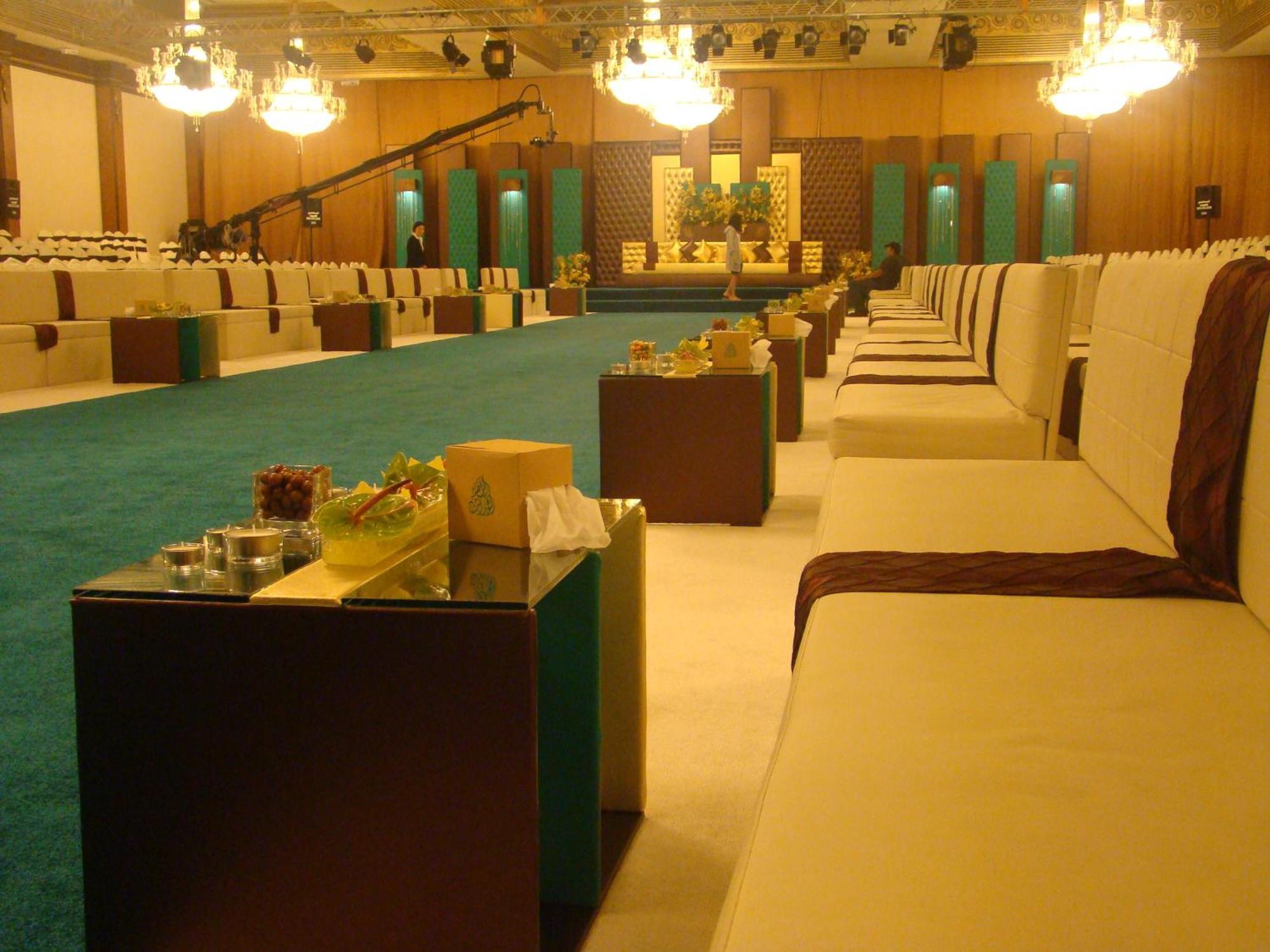 The Convention Center & Royal Suites Hotel Kuwait City Exteriör bild