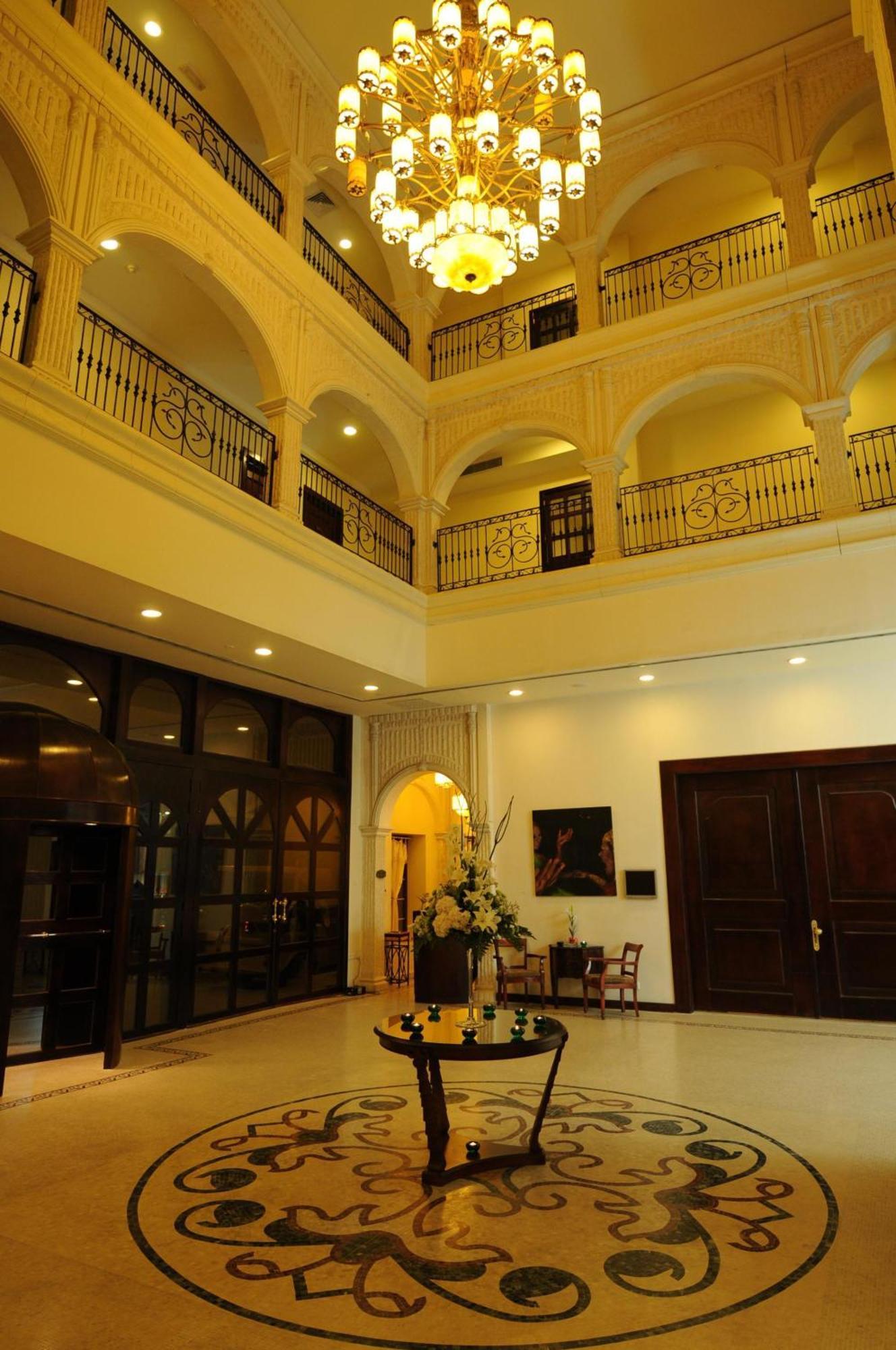 The Convention Center & Royal Suites Hotel Kuwait City Exteriör bild